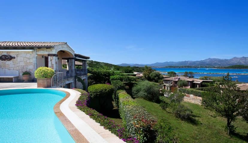 Private Villa Near Beautiful Beaches