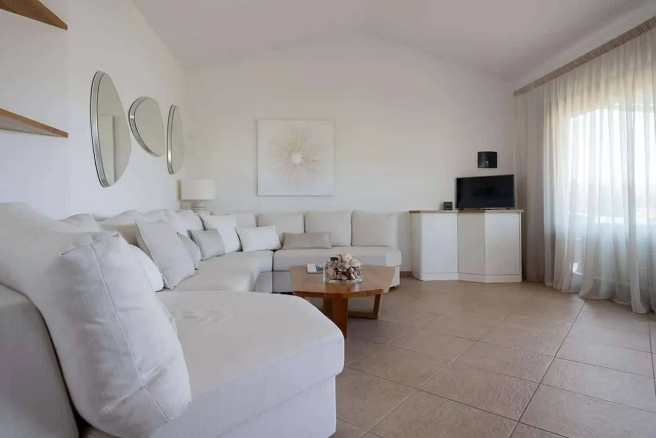 Private Villa Near Beautiful Beaches photo 2