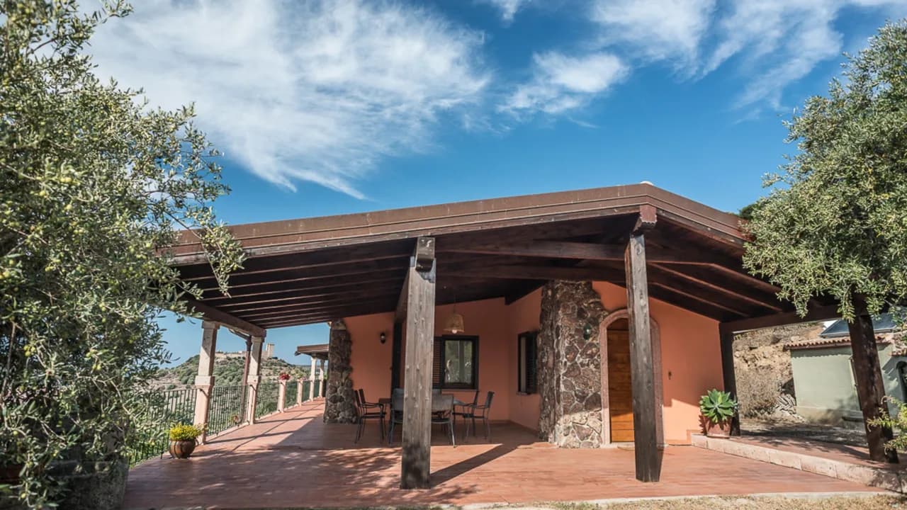 Peaceful Estate With Sea and Countryside Views