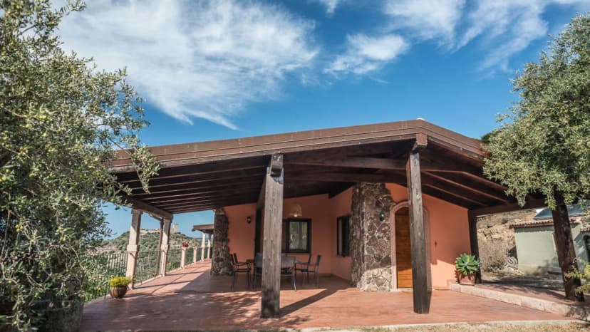Peaceful Estate With Sea and Countryside Views