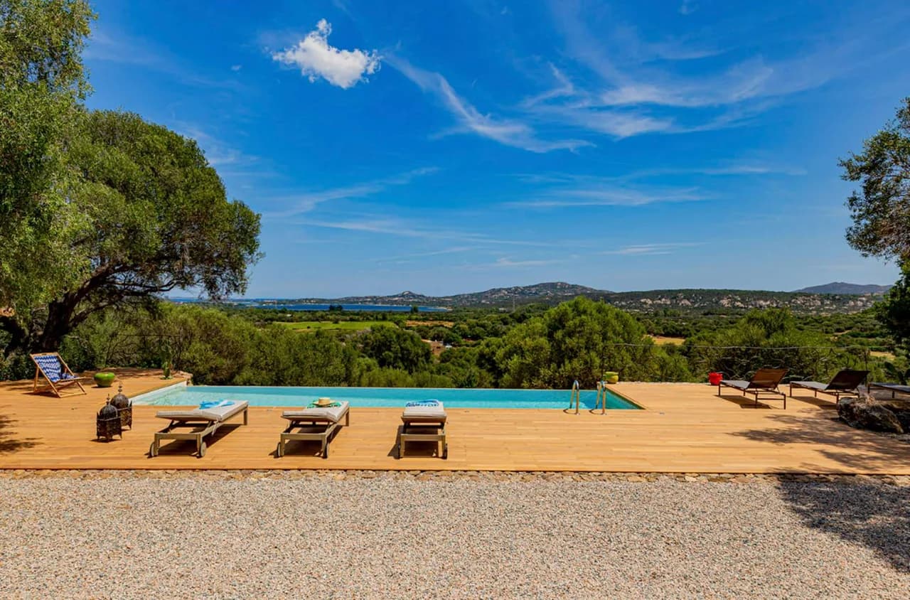 Coastal Retreat Between Porto Resorts