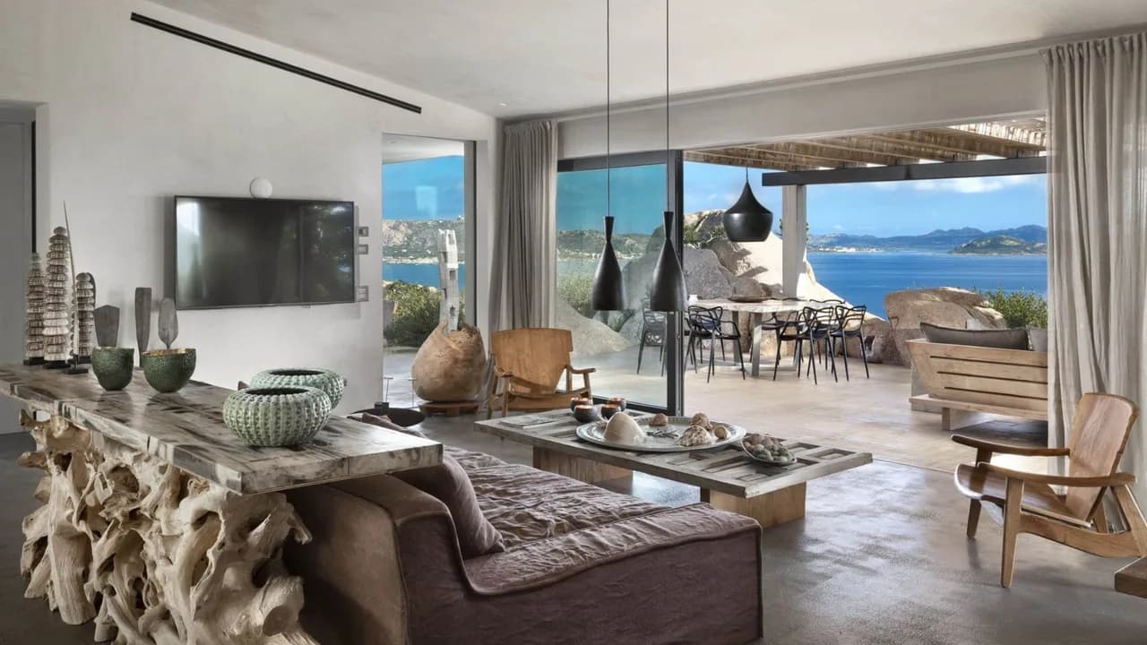 Stylish Seaside Living With Infinity Pool photo 2