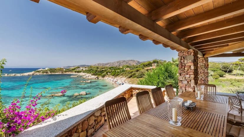 Scenic Villa Overlooking Clear Blue Waters