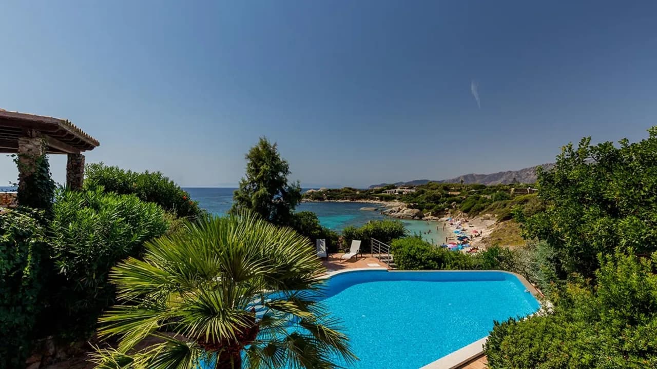Scenic Villa Overlooking Clear Blue Waters photo 4