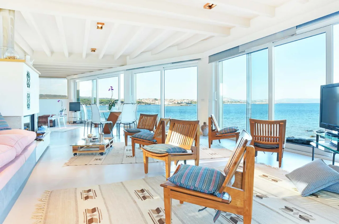 Ocean Surrounded Private Coastal Retreat photo 4