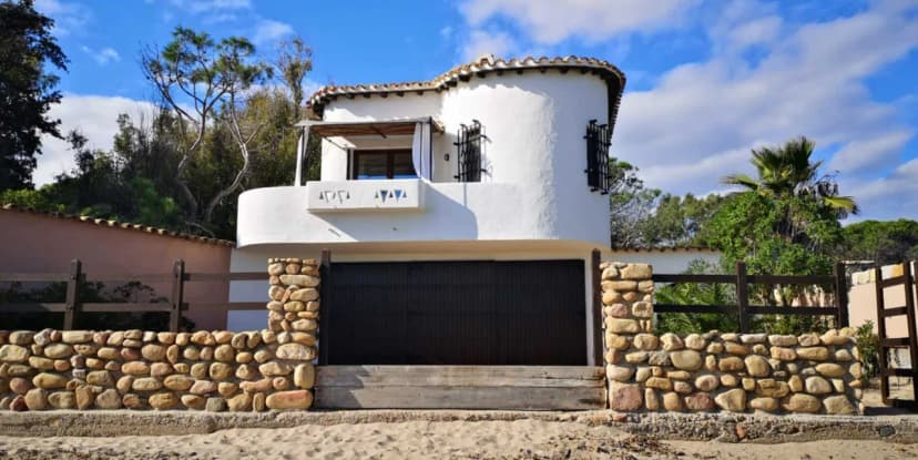 Beachfront Nora Villa With Sea Views