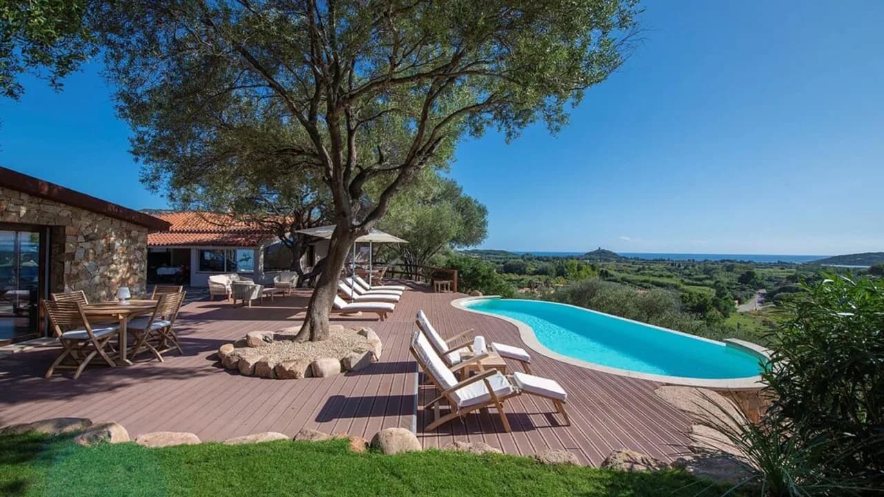 Stylish Villa Retreat Near Chia Beaches