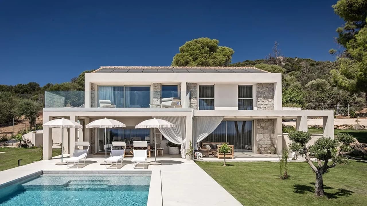 Luxury Seaview Villa Walk to Beach