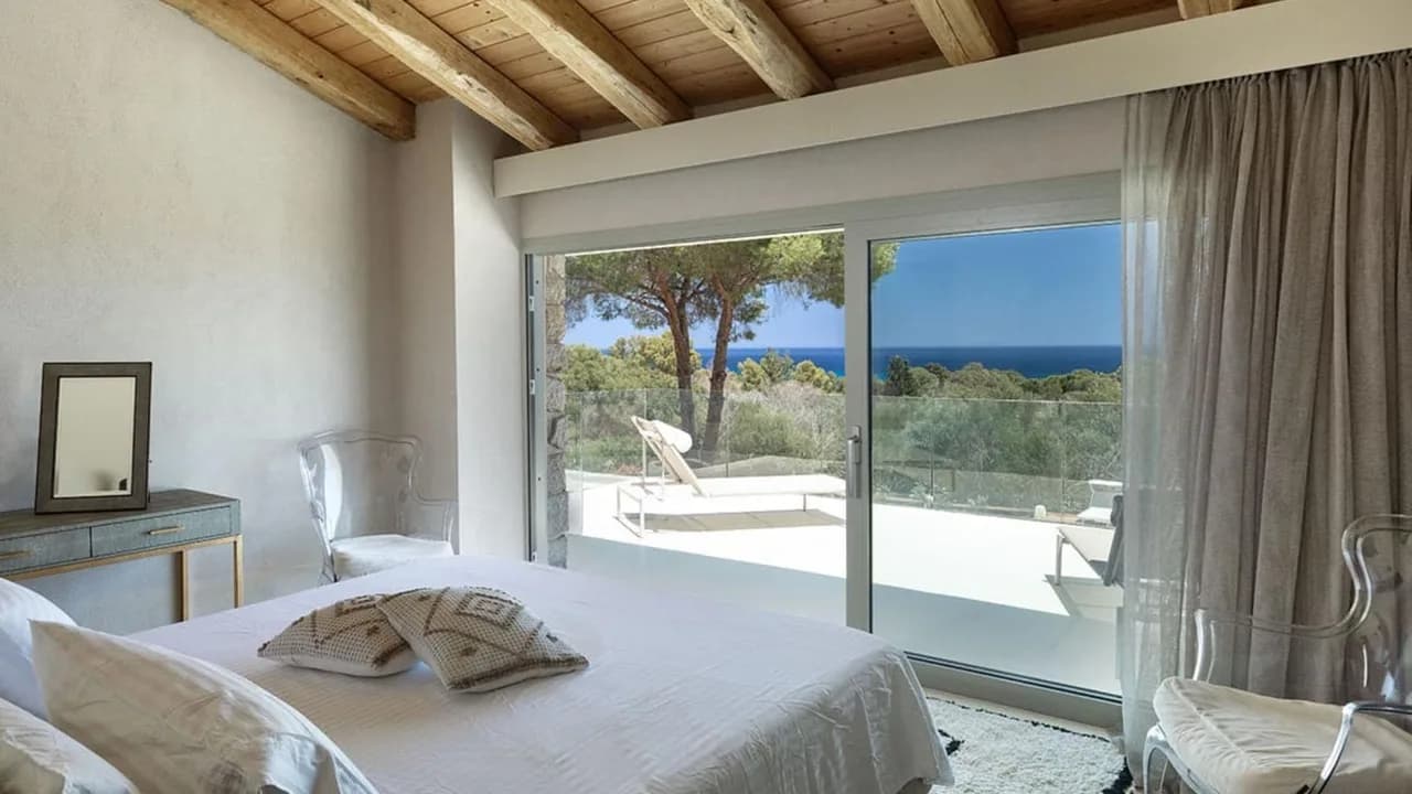 Luxury Seaview Villa Walk to Beach photo 3