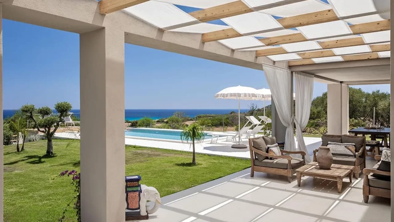 Luxury Seaview Villa Walk to Beach photo 4