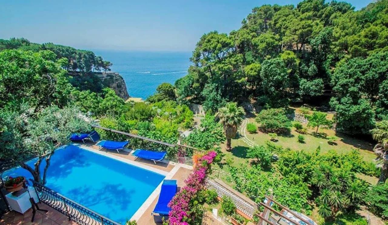 Capri Villa With Panoramic Pool