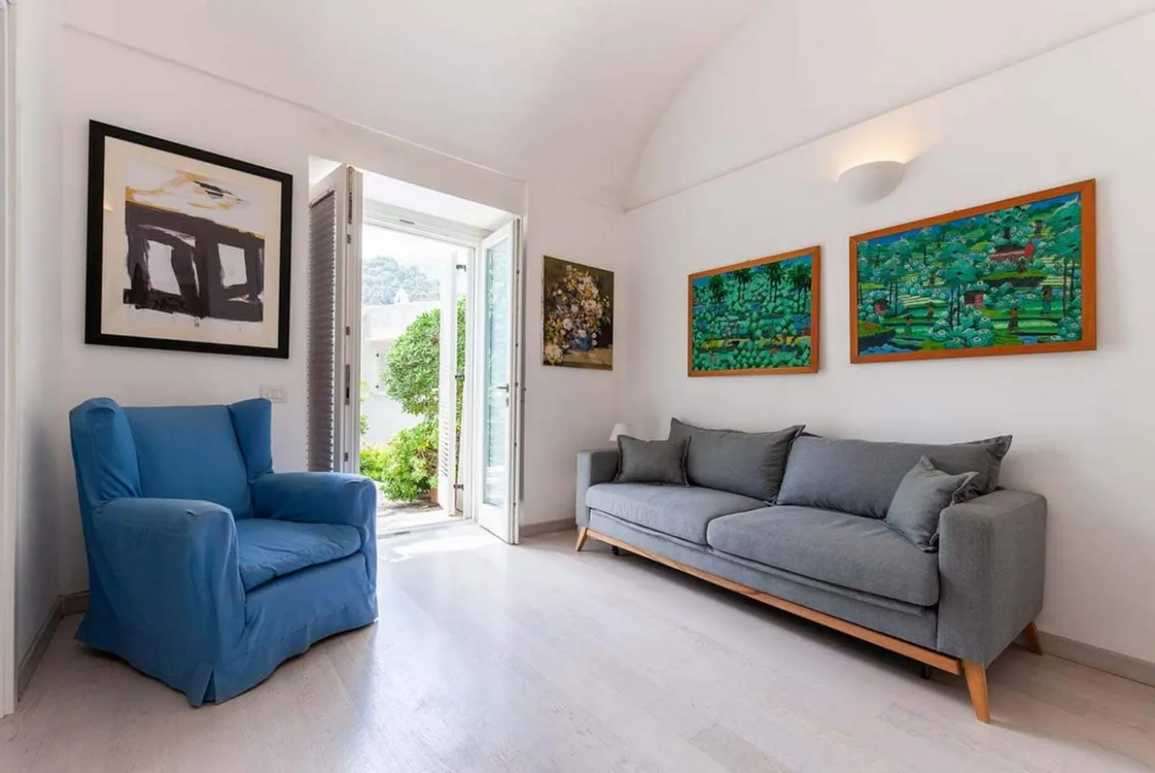 Capri Villa With Panoramic Pool photo 4