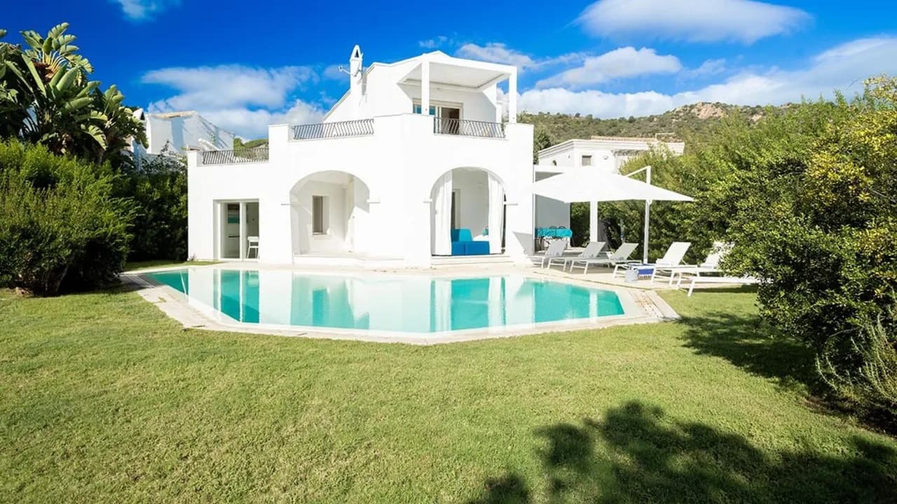 Comfortable Villa With Sea Views Sardinia