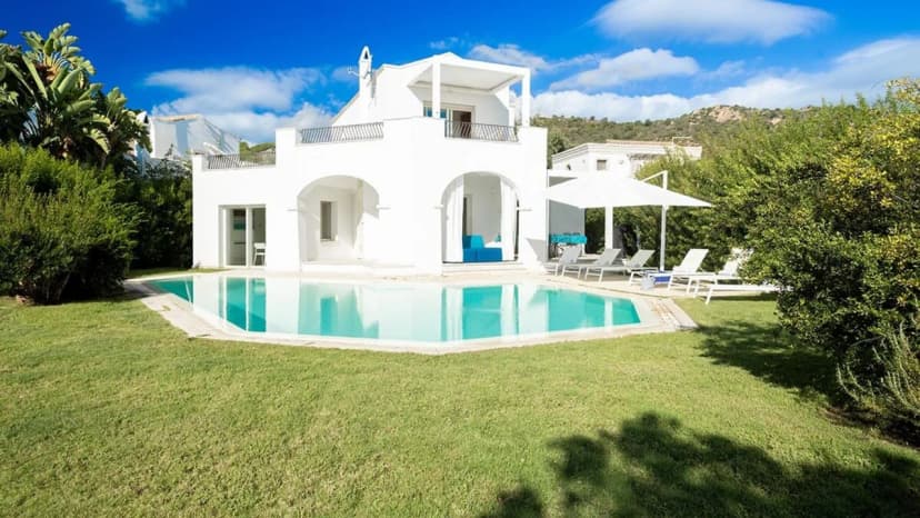 Comfortable Villa With Sea Views Sardinia