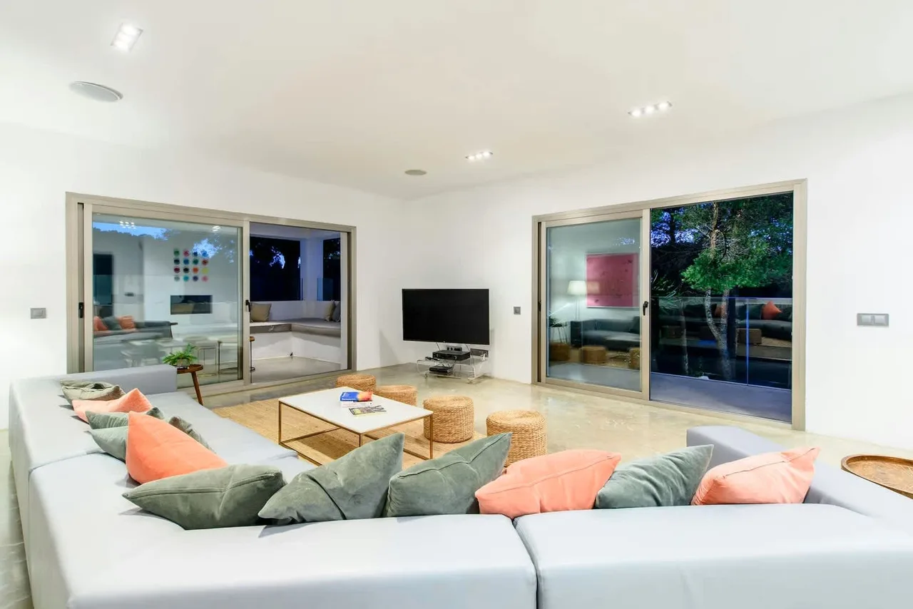 Chic Sea View Villa with Pool photo 5