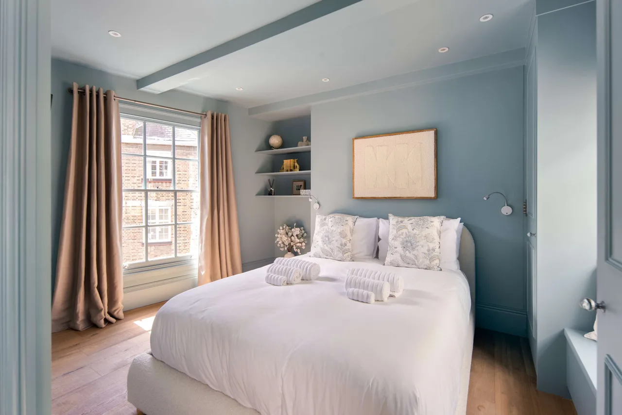 Elegant Three Bedroom House in Marylebone & Fitzrovia photo 3