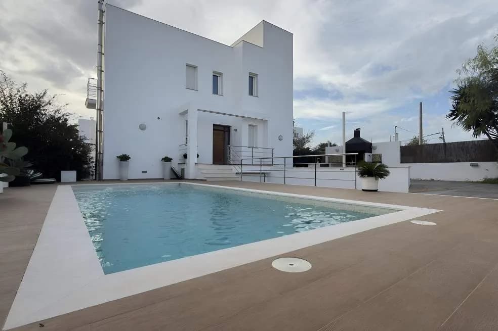 Private 6-Bedroom Villa with Pool