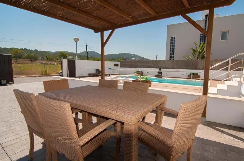 Private 6-Bedroom Villa with Pool photo 5