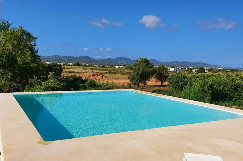 Refined Country House Chic with Pool
