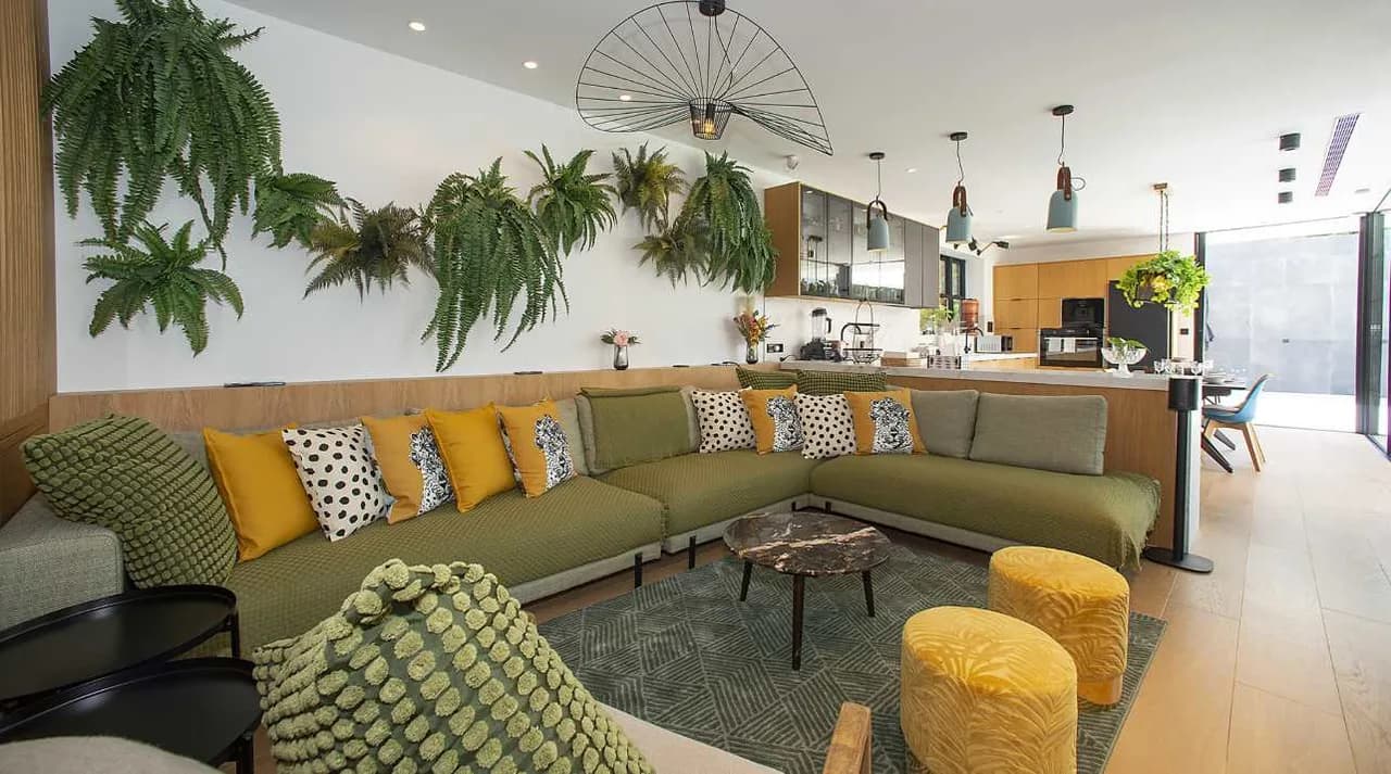 Modern 6-BR Beachside Villa w/ Pool, Spa & Cinema photo 2