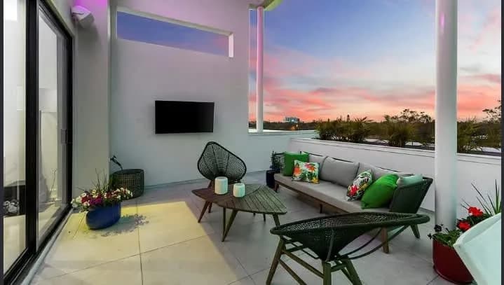 Downtown Balcony Two Bedroom Home in Tampa Bay Area photo 2