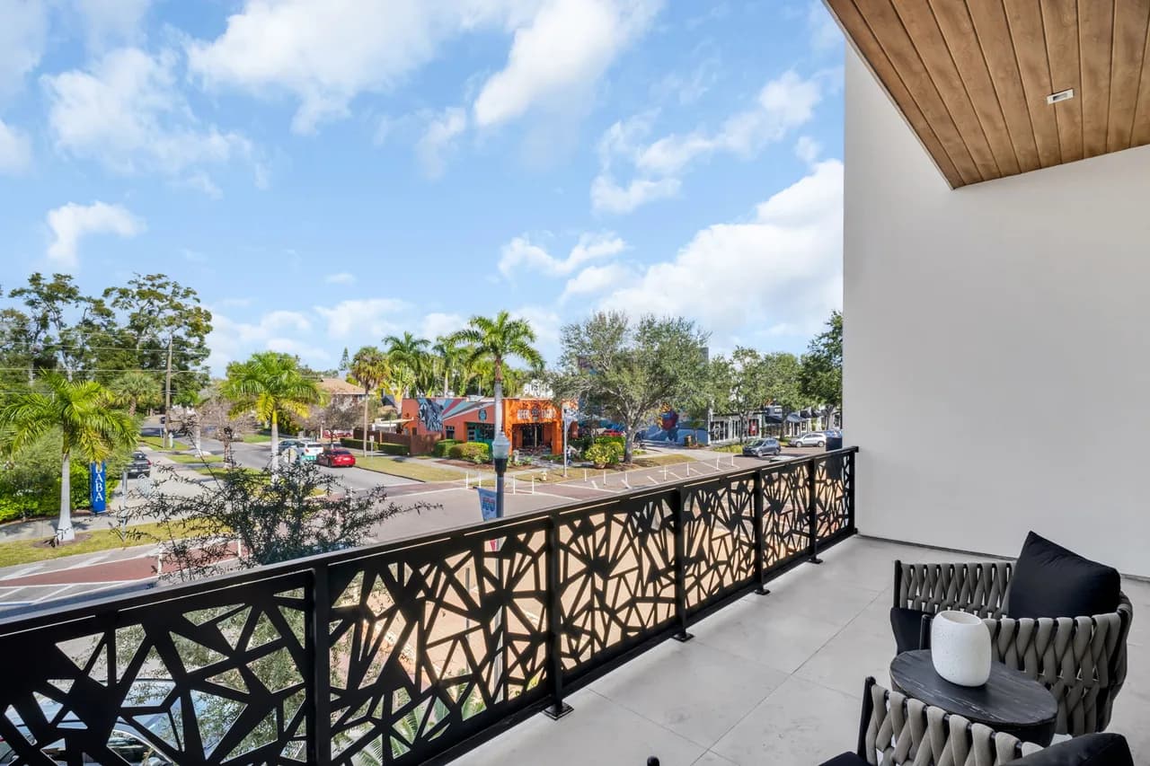 Downtown Balcony Two Bedroom Home in Tampa Bay Area photo 4
