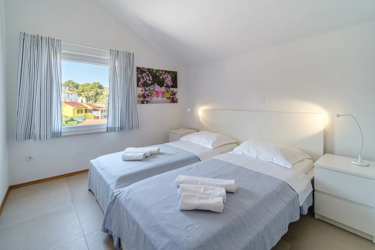 Modern Seaside Villa in Milna with Heated Pool photo 2