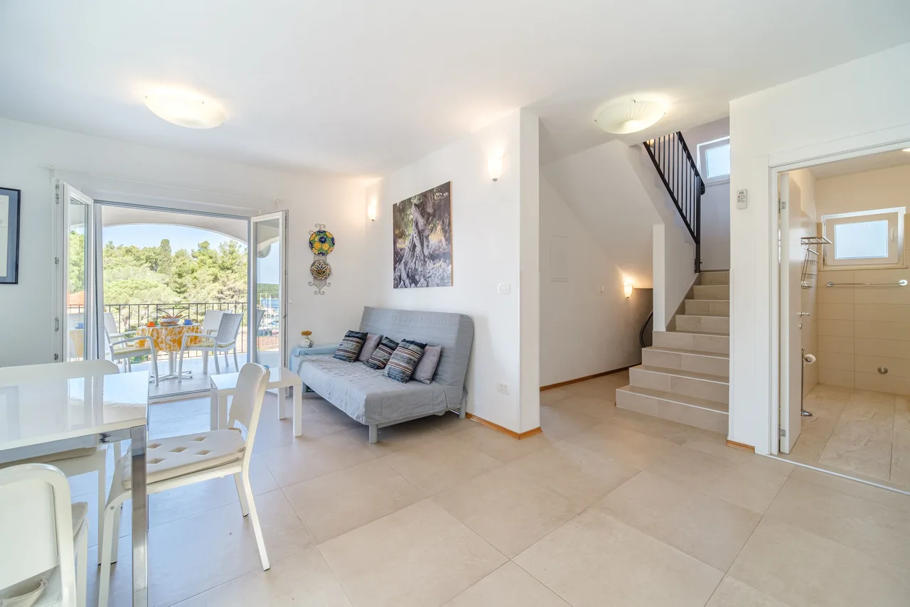 Modern Seaside Villa in Milna with Heated Pool photo 3