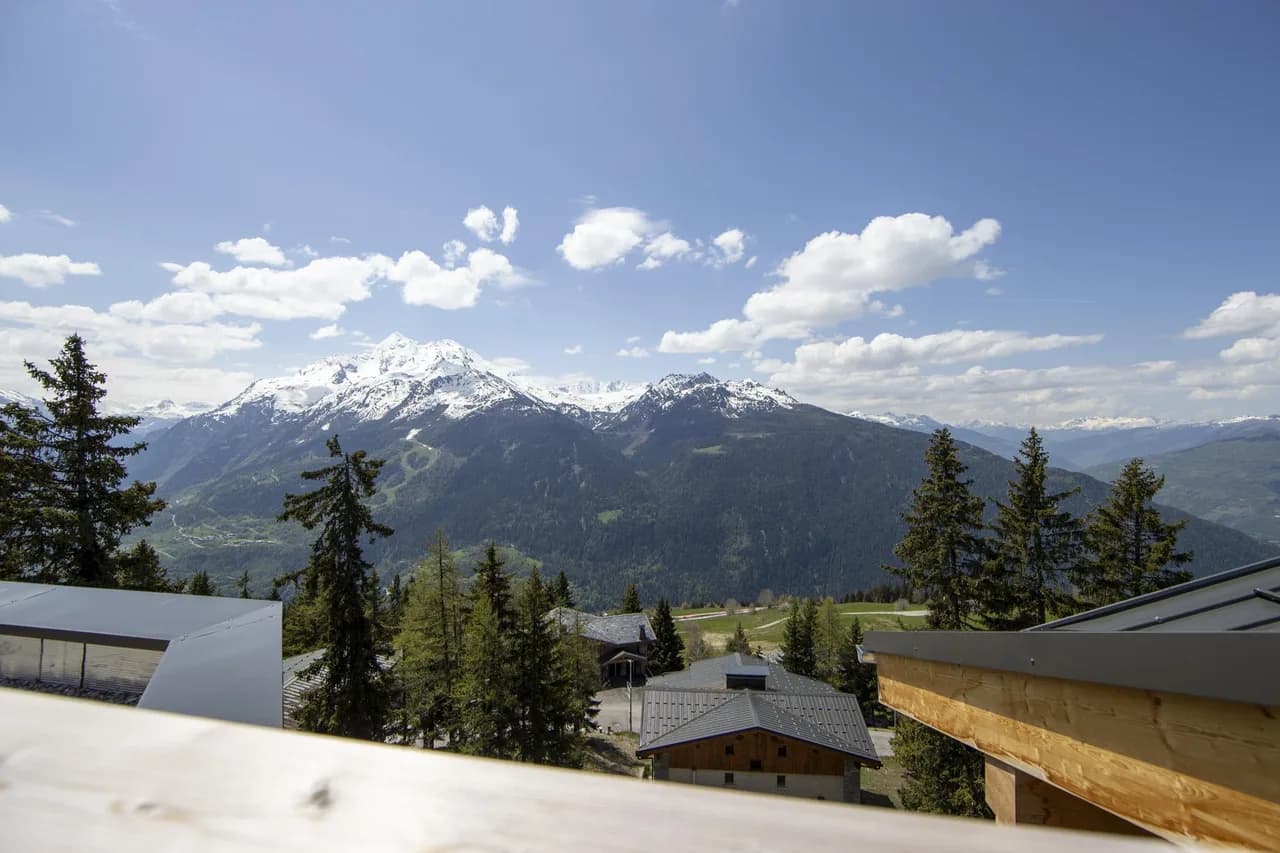 Sunny Stay With Terrace and Scenic Views photo 4