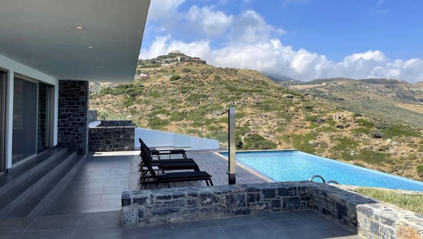 Luxury Seafront Escape with Heated Pool, Kids Pool