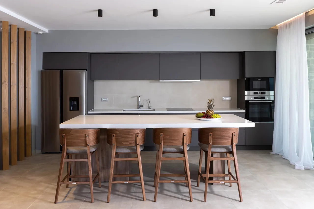 Luxury Seafront Escape with Heated Pool, Kids Pool photo 4