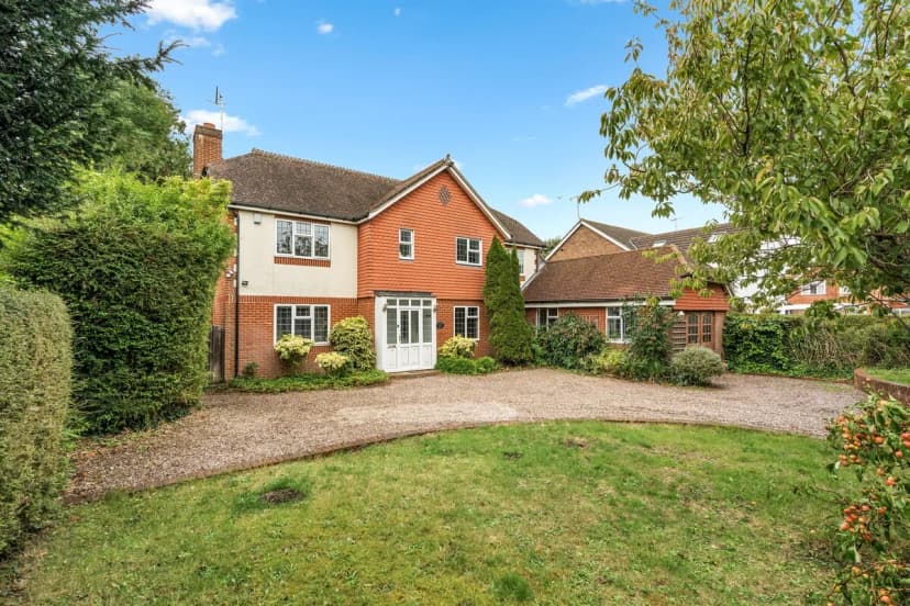 Sleeps 10 | 5 Bed | Free parking