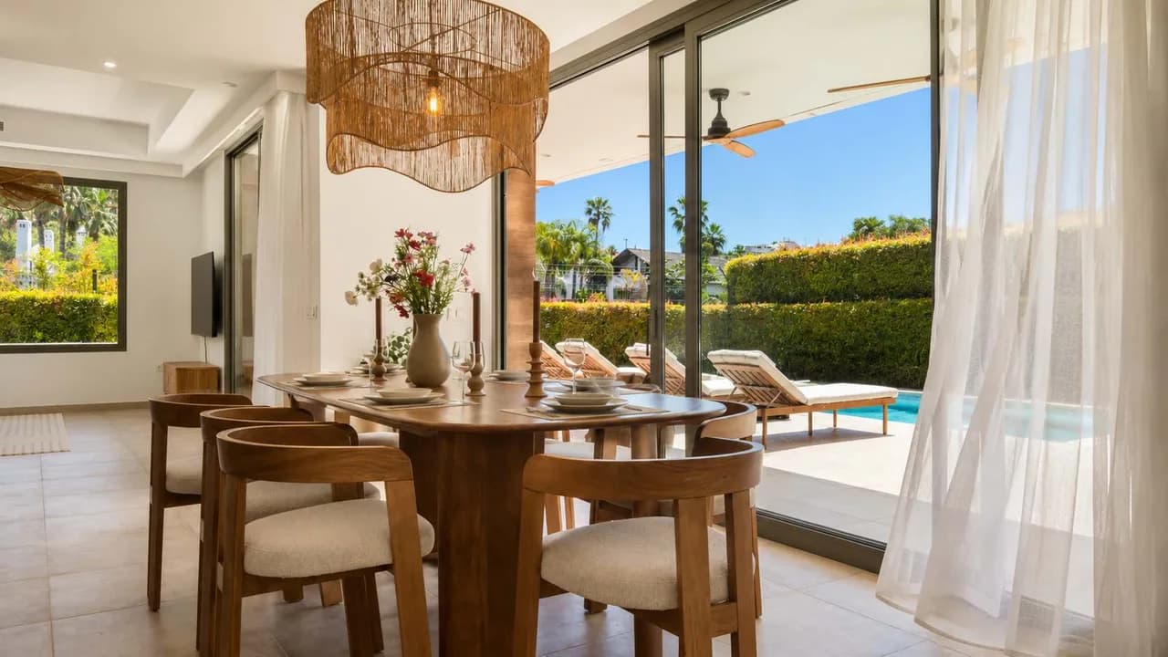Modern Villa with Pool Views in El Paraiso photo 2