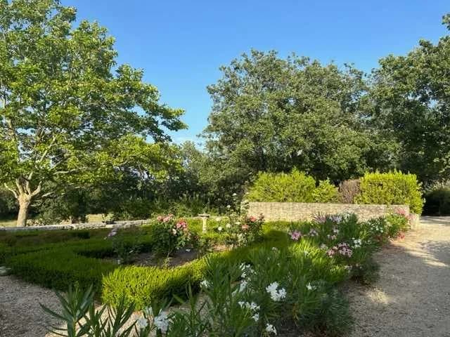 Authentic Stone Mas in the Heart of the Luberon photo 3