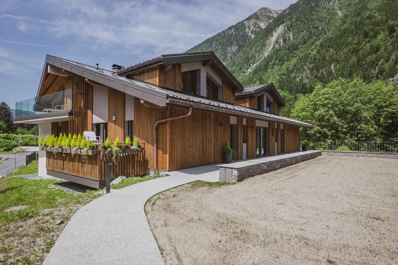 Scenic Family Escape in Chamonix Valley