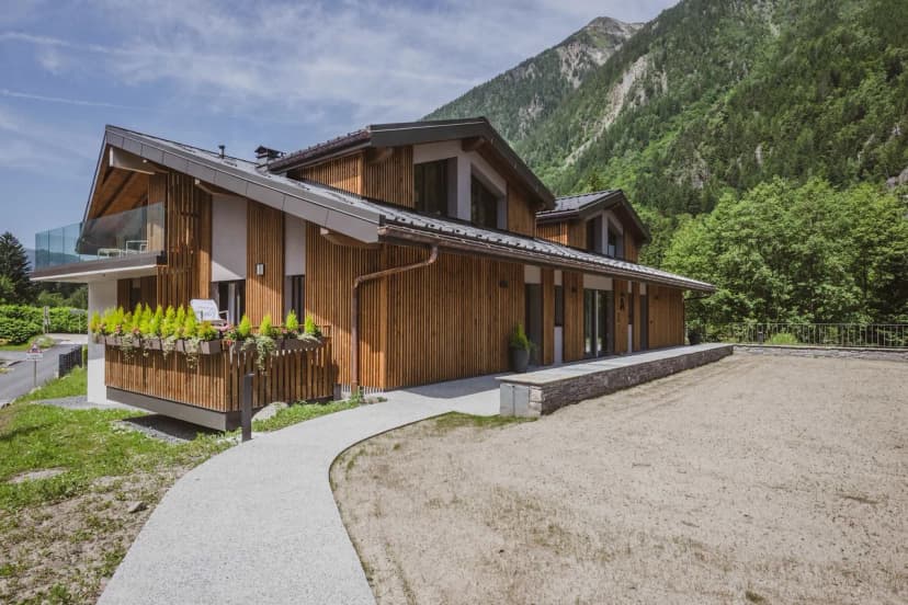 Scenic Family Escape in Chamonix Valley