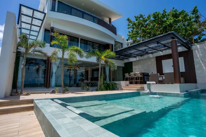 Villa Magdalena - 7BR - Oceanfront w/ Heated Pool