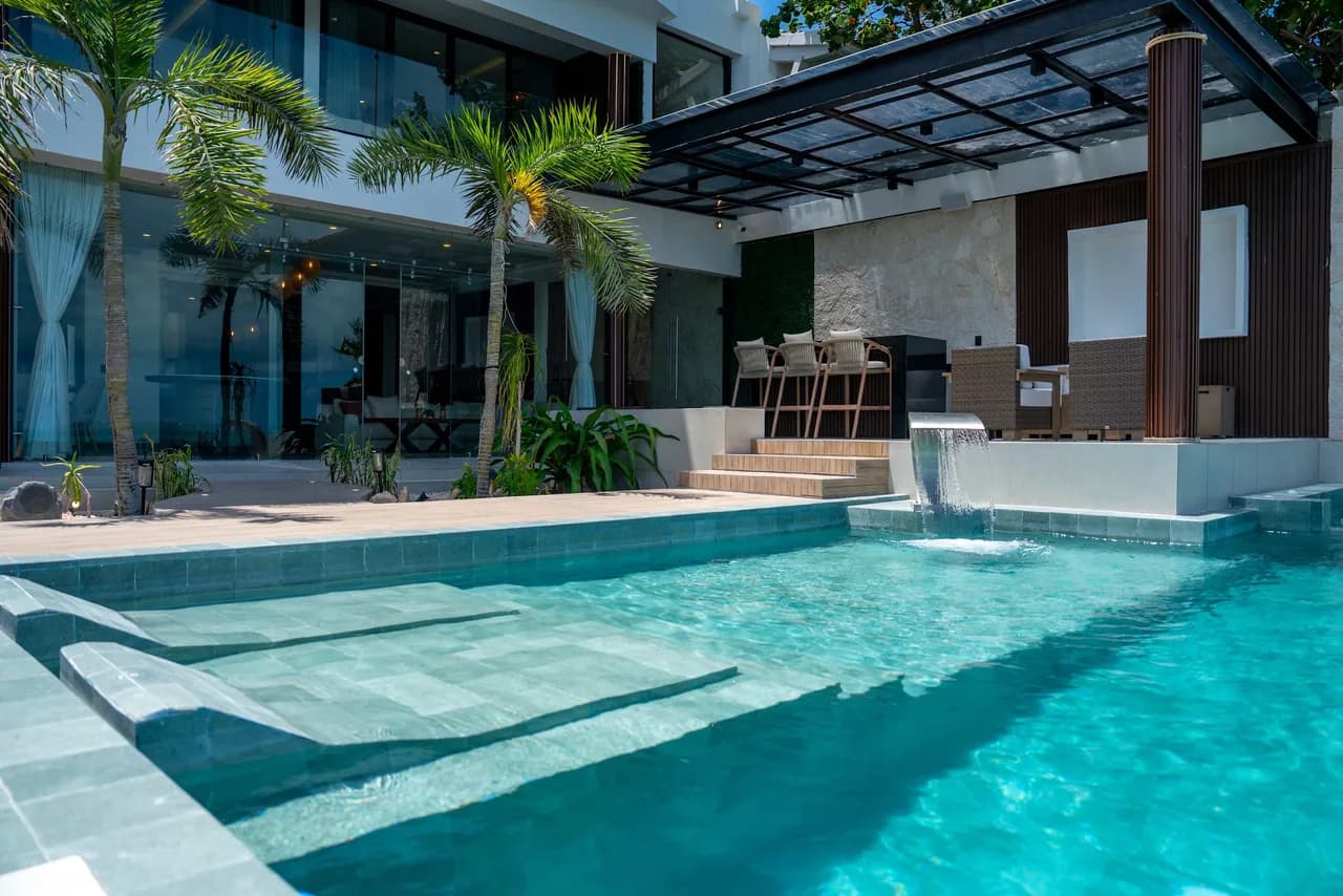 Villa Magdalena - 7BR - Oceanfront w/ Heated Pool photo 2