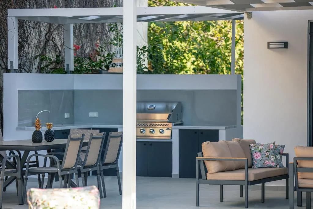 Luxury Villa with Private Pool, BBQ & Game Area photo 4