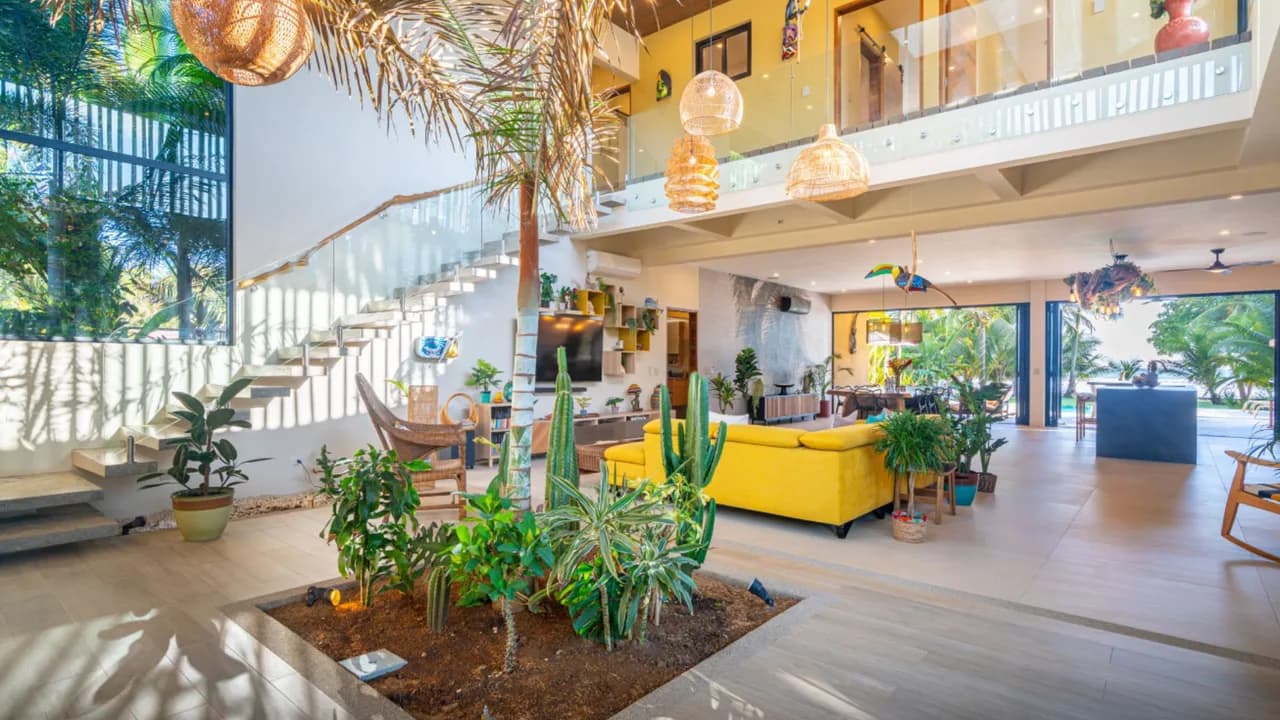 Luxury Coastal Villa With Direct Beach photo 3