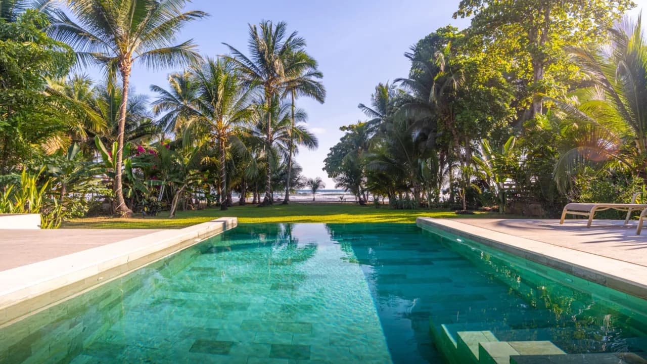 Luxury Coastal Villa With Direct Beach photo 5