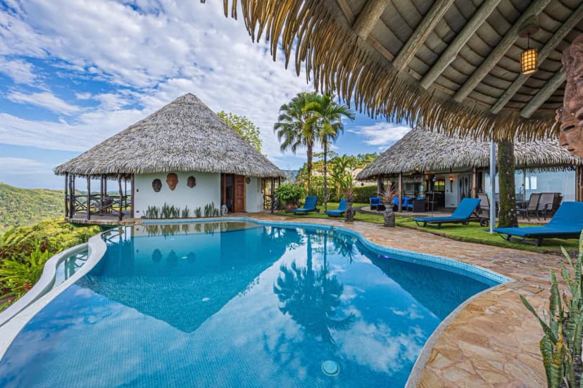Jungle Ocean View Escape With Infinity