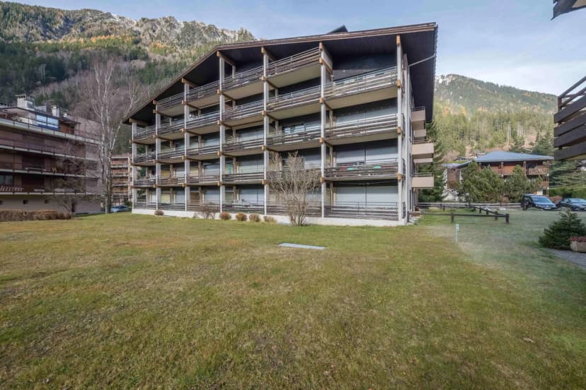 Alpine Getaway With Covered Scenic Terrace