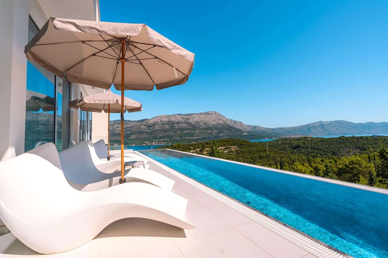 Luxury Seafront Villa with Infinity Pool & Sauna