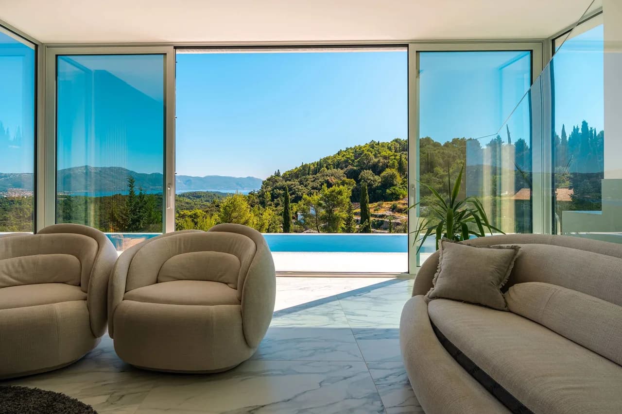 Luxury Seafront Villa with Infinity Pool & Sauna photo 5