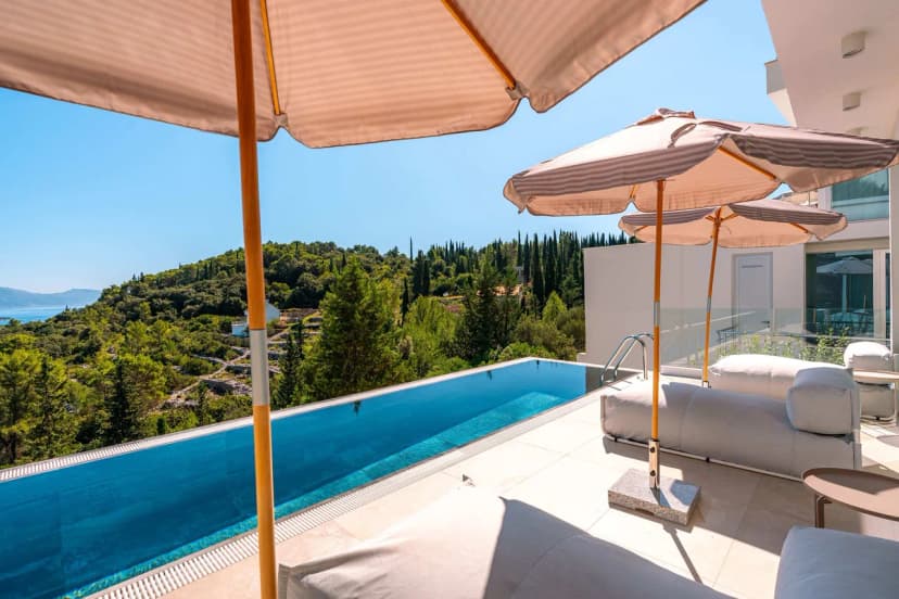 Modern Seaview Villa with Infinity Pool & Sauna