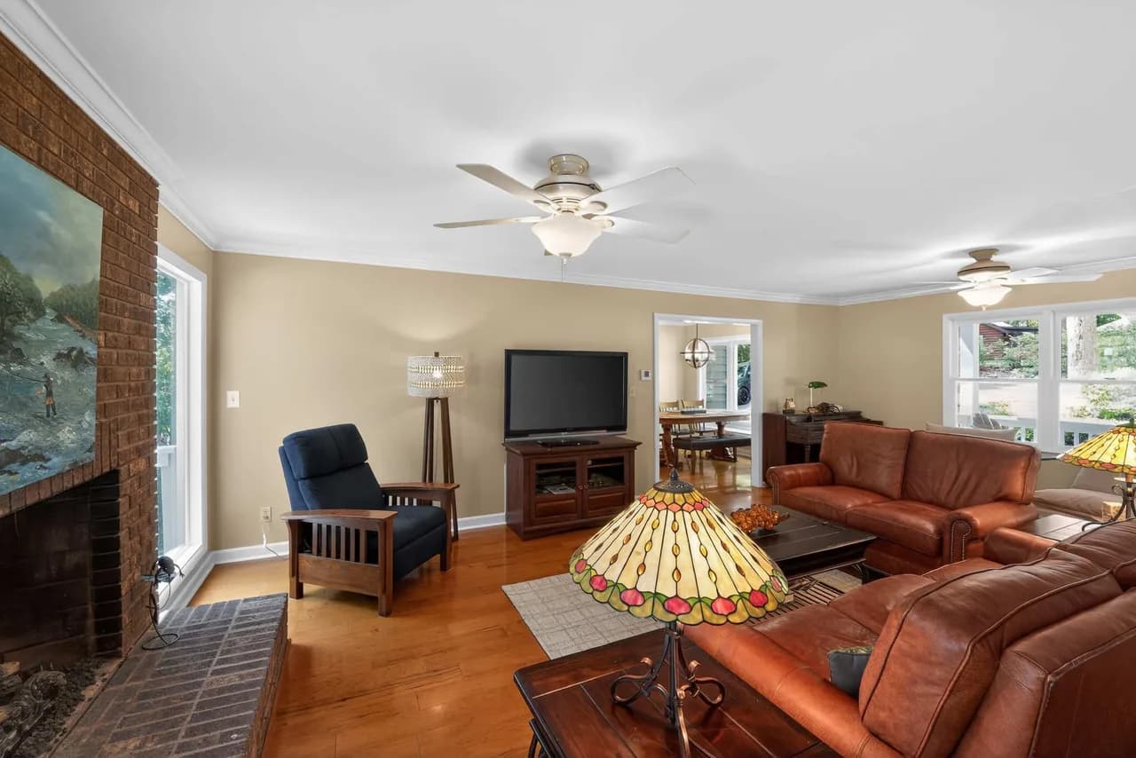 Spacious Four Bedroom Retreat in Westport North Carolina photo 5