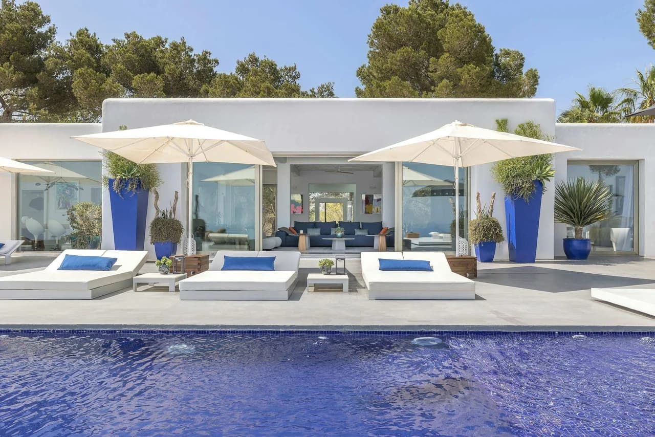 Luxury Coastal Escape With Private Pool