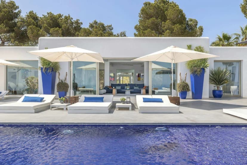 Luxury Coastal Escape With Private Pool
