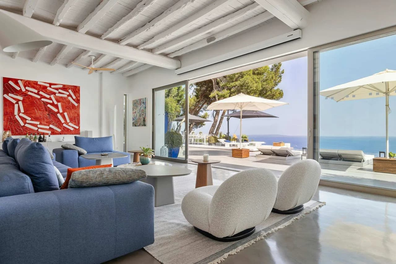 Luxury Coastal Escape With Private Pool photo 2